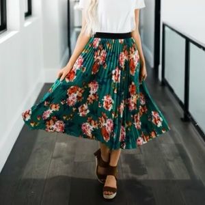 Pleated floral midi skirt